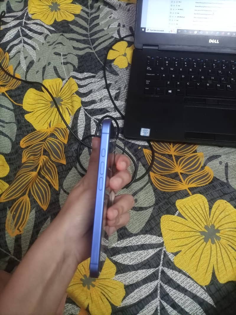Apple iPhone 16 2
