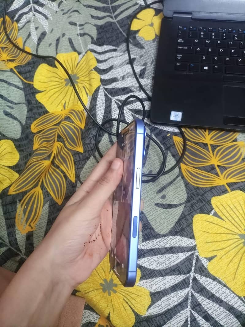 Apple iPhone 16 3