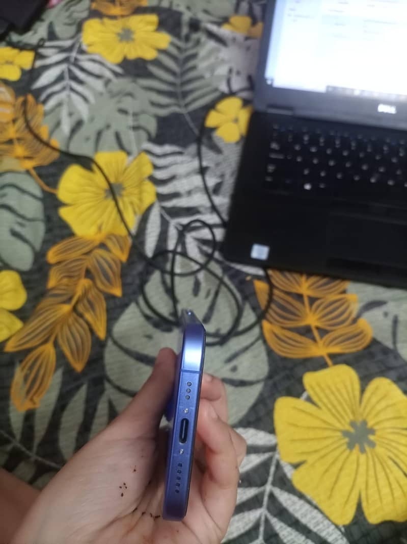 Apple iPhone 16 5