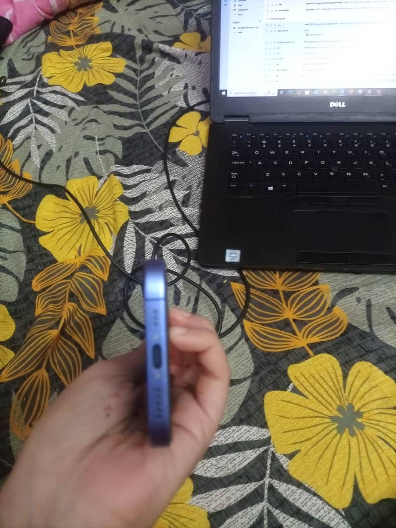 Apple iPhone 16 6
