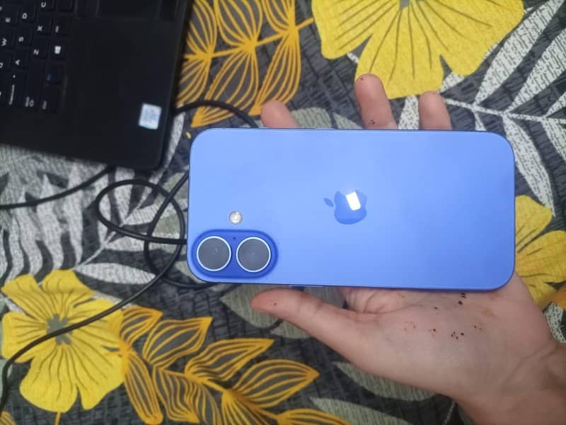 Apple iPhone 16 7