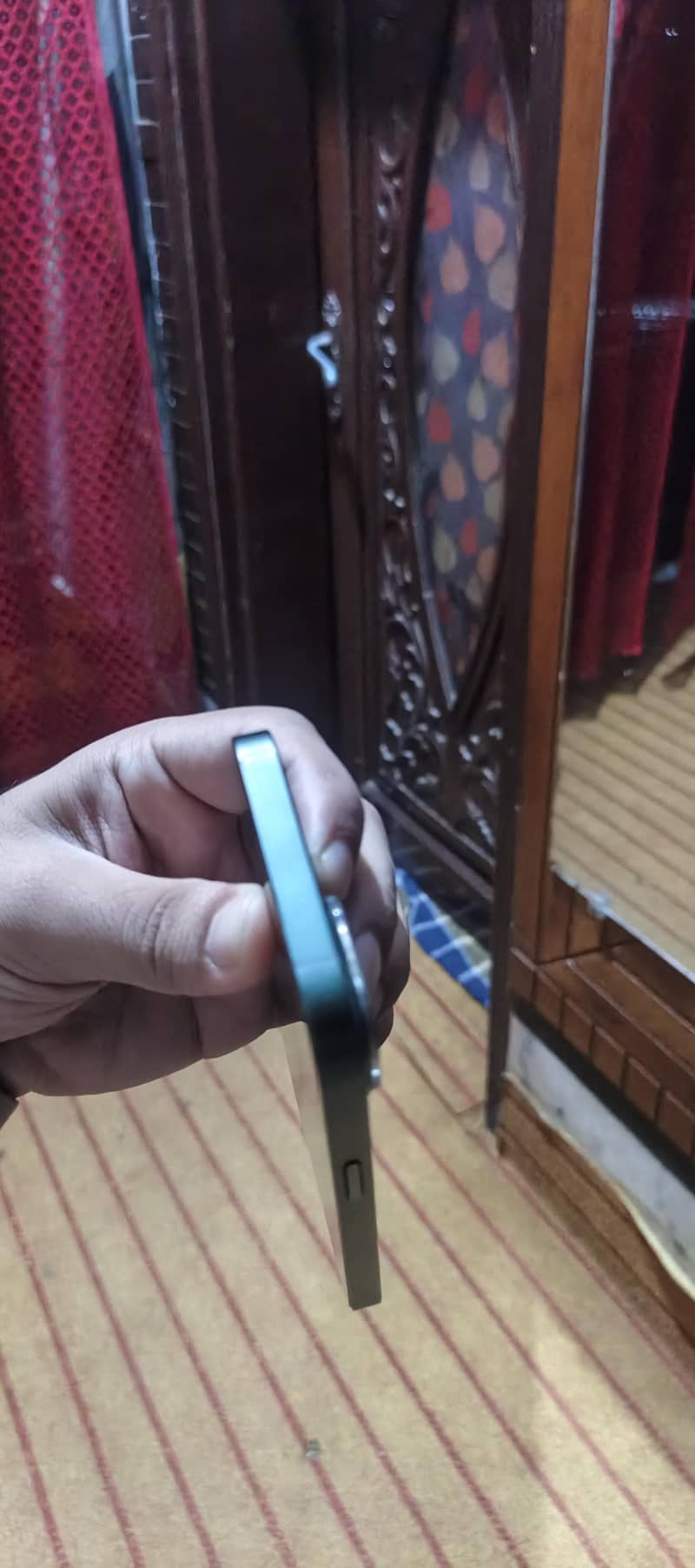 Apple iPhone 13 read Description first 4