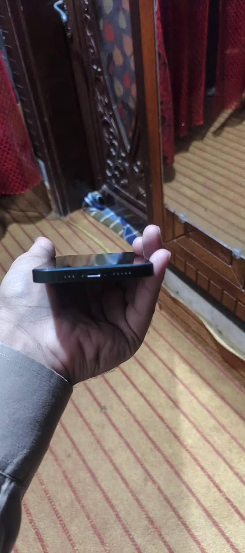 Apple iPhone 13 read Description first 5
