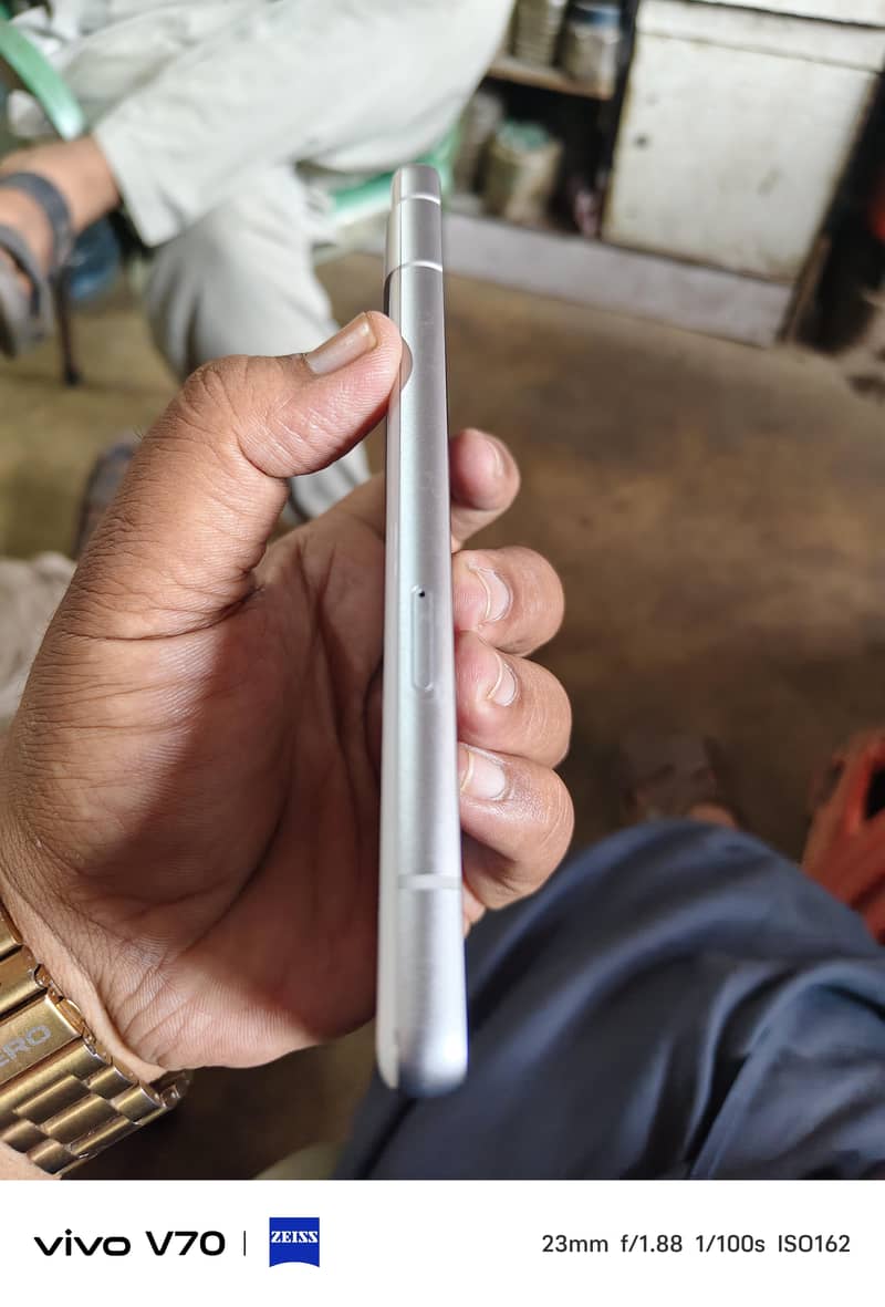 Google Pixel 7a 5