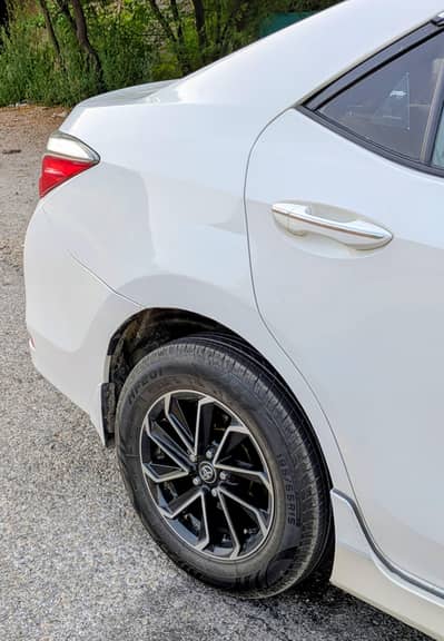 Corolla GLI super white special edition.  03316677702
