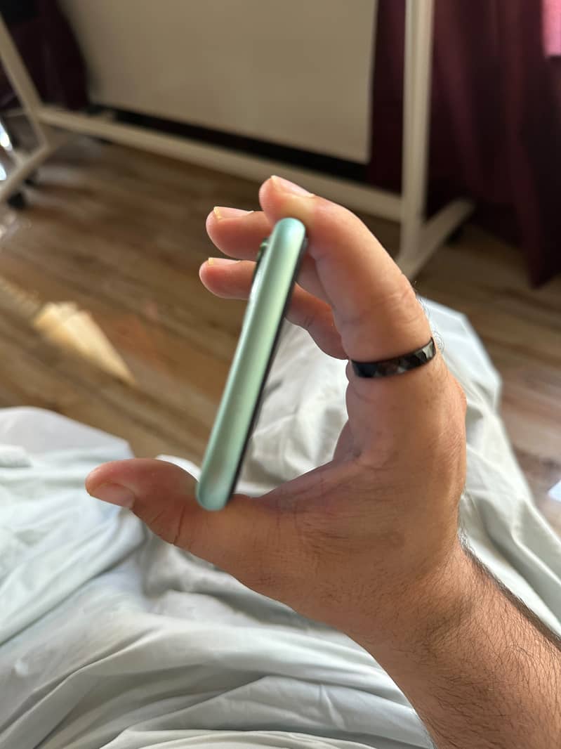 Apple iPhone 11 3