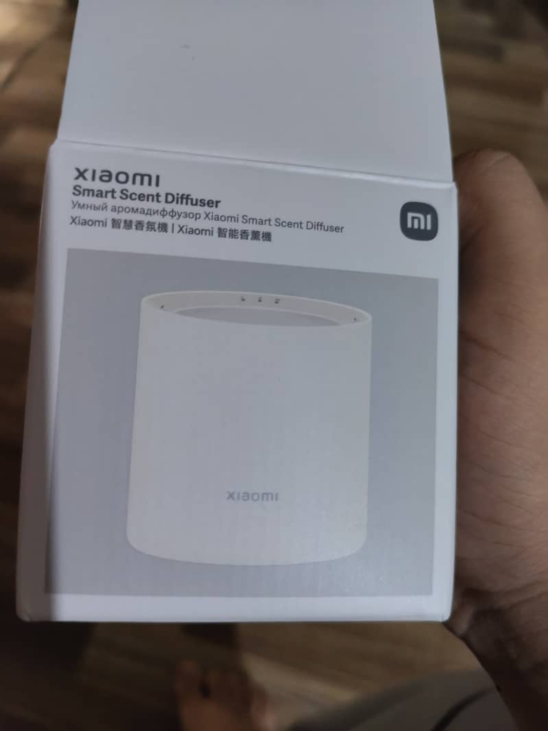 Xiaomi smart scent diffuser with refill 1