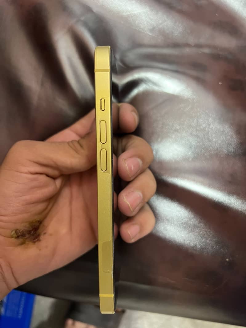 Apple iPhone 14 3