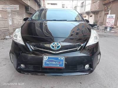 Toyota Prius Alpha 2013