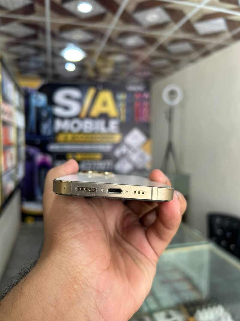 Apple iPhone 13 Pro 4