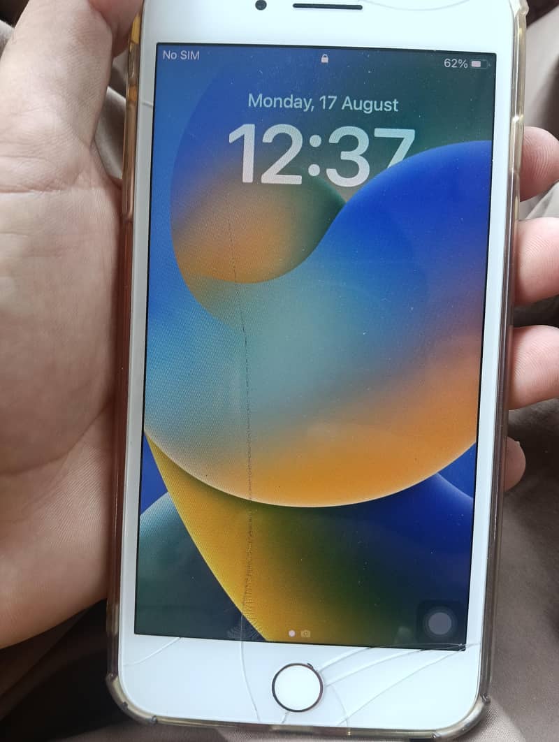 Apple iPhone 8 Plus 0