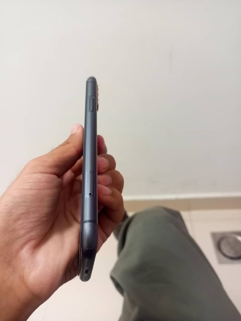 Apple iPhone 11 0