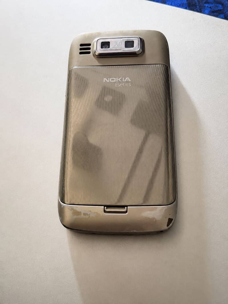 Nokia E72 0