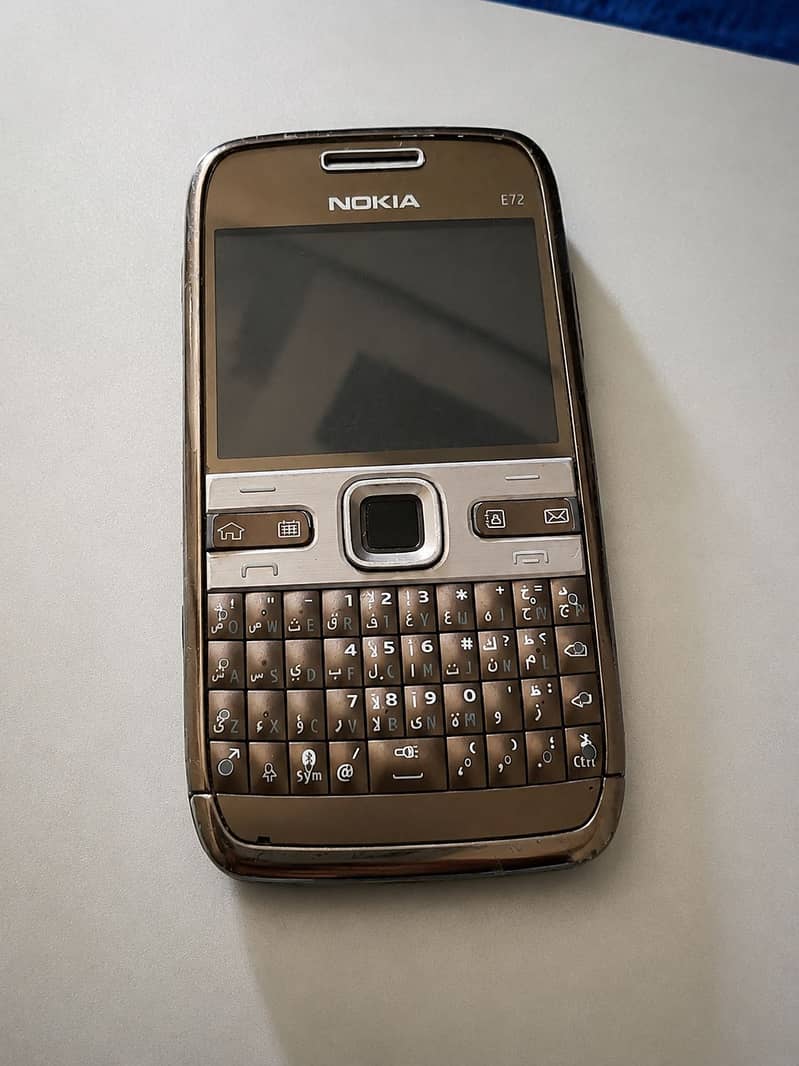 Nokia E72 1