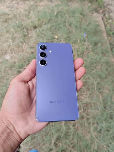 Samsung Mobile S24. waterpack .