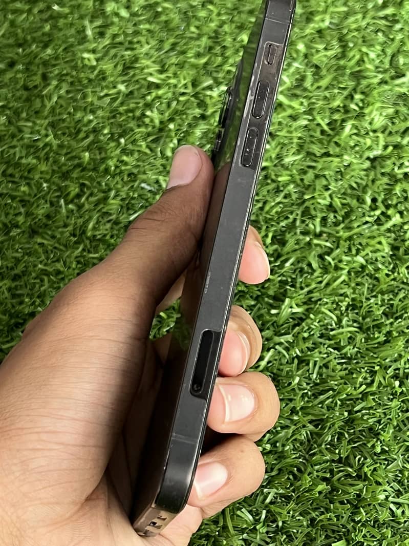 Apple iPhone 12 Pro 4