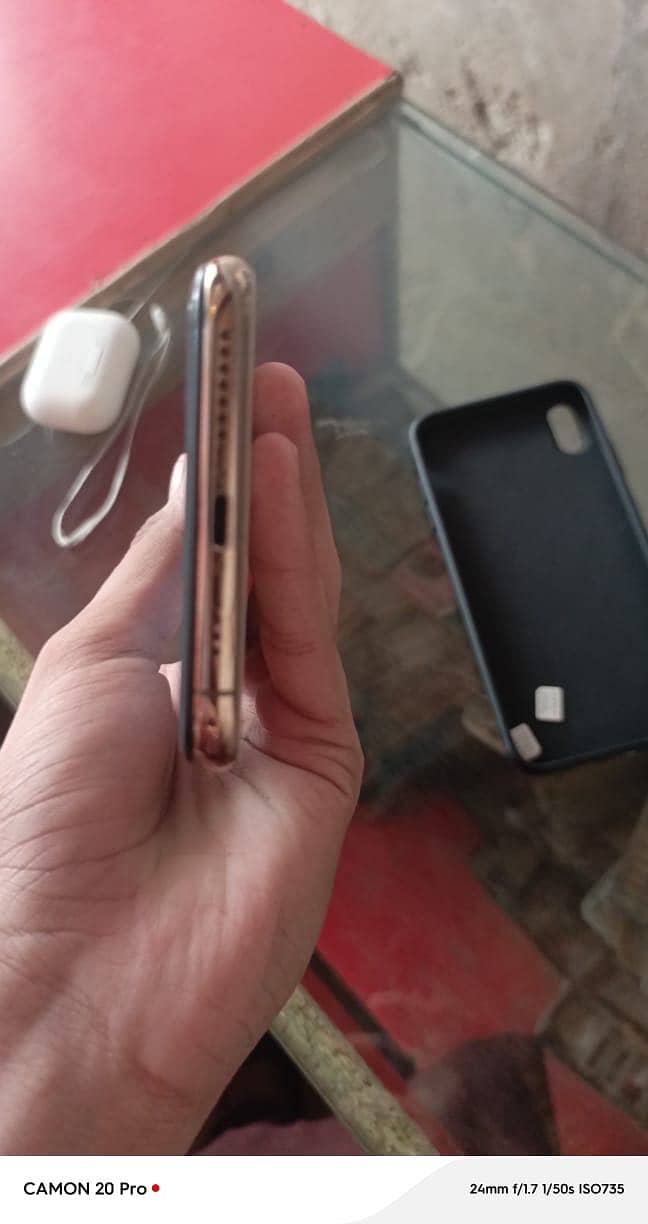 Apple iPhone XS Max 4