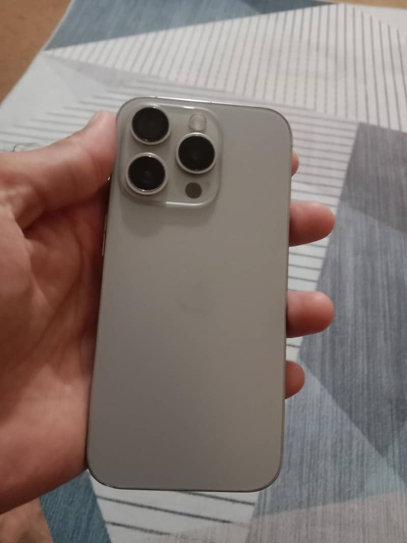 Apple iPhone 15 Pro 0
