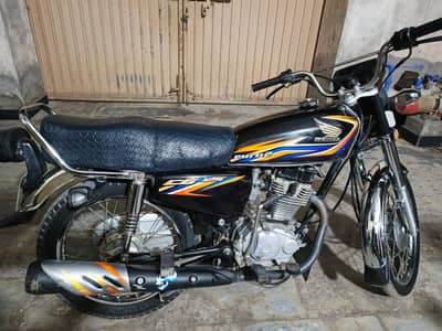 125 2018 model new condition one hand used
