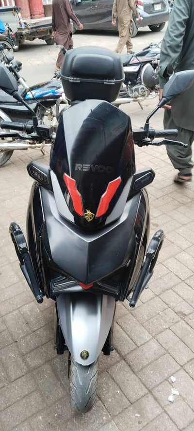 Revoo electric scooty E52 3000W