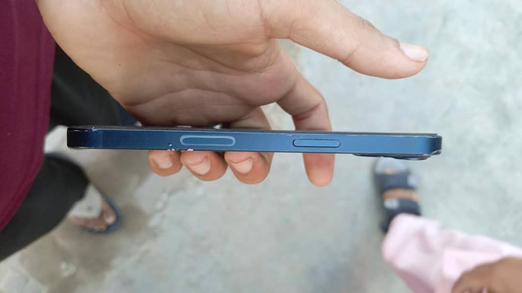 Apple iPhone 13 mini 4