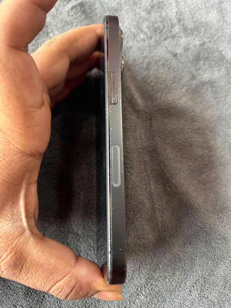 Apple iPhone 13 Pro 4