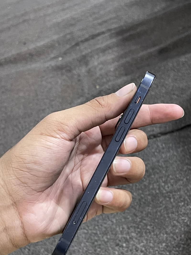 Apple iPhone 12 3