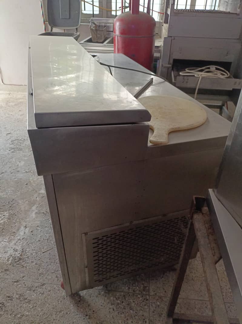 Make table, Fridge, Fryer 0