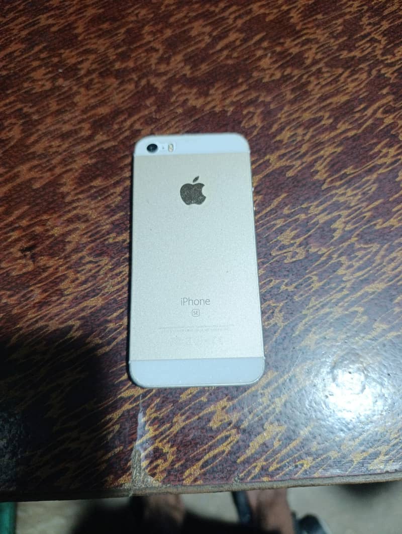 Apple iPhone 5se 4