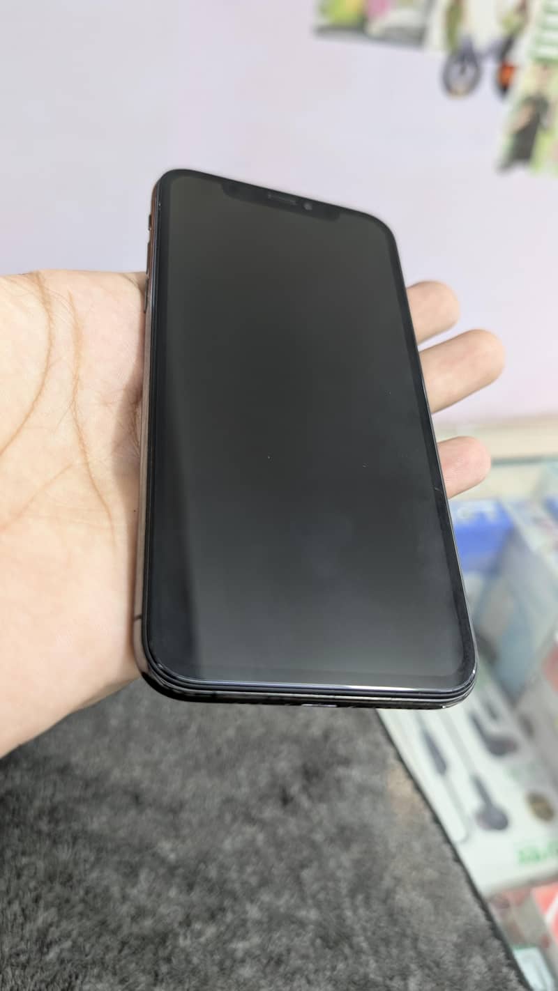 Apple iPhone XS 1
