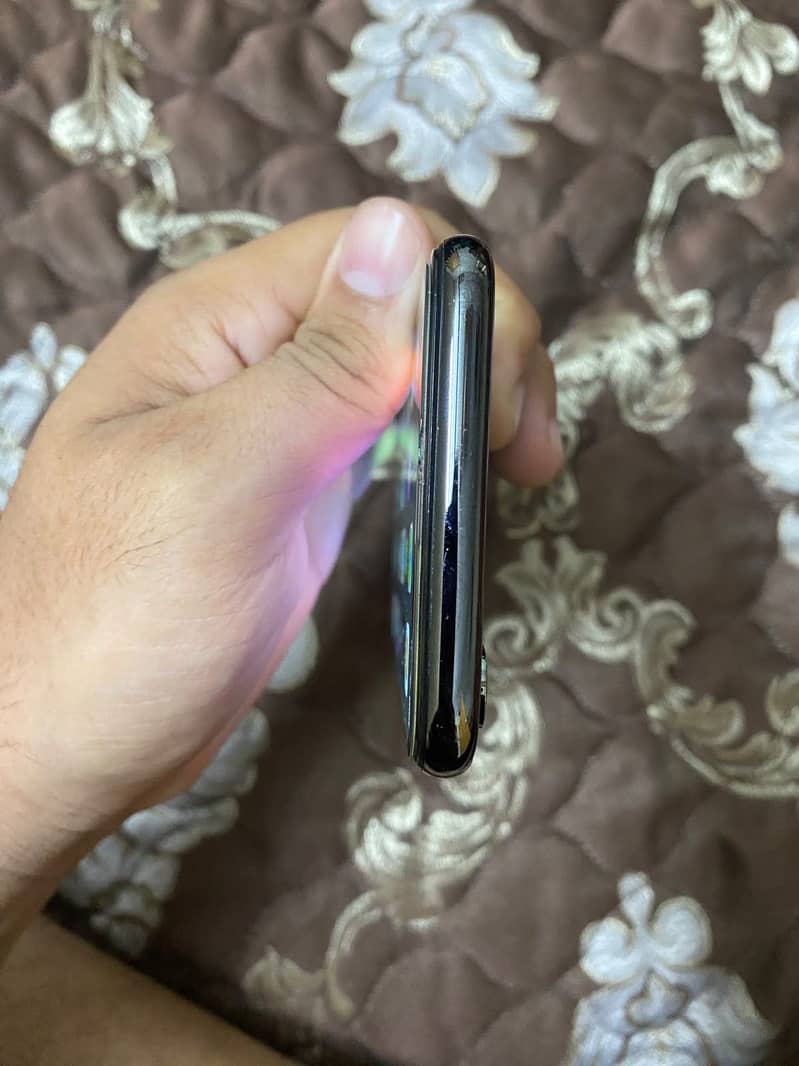 Apple iPhone X 3