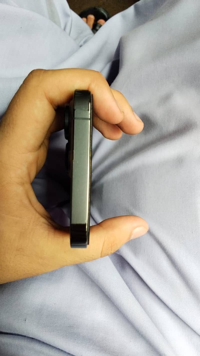 Apple iPhone 13 Pro 2