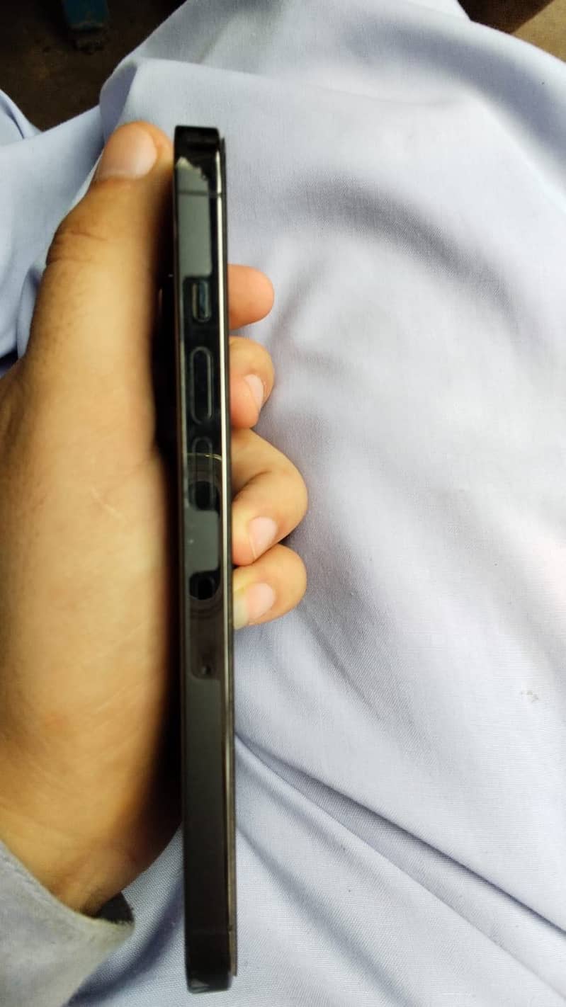 Apple iPhone 13 Pro 4