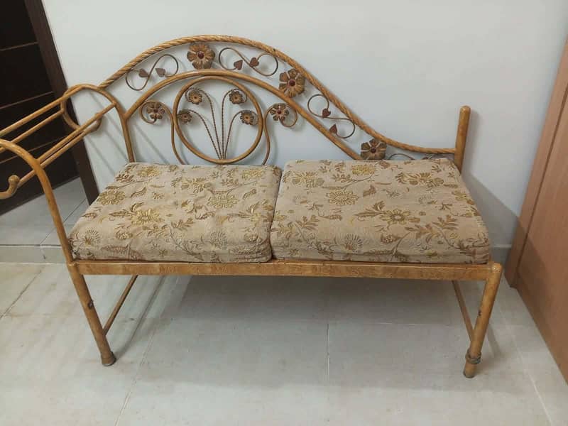 2 sofas sets both in 20k 3