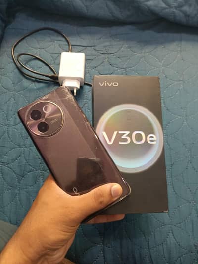 vivo V30e 5G  16 / 256 box and charger