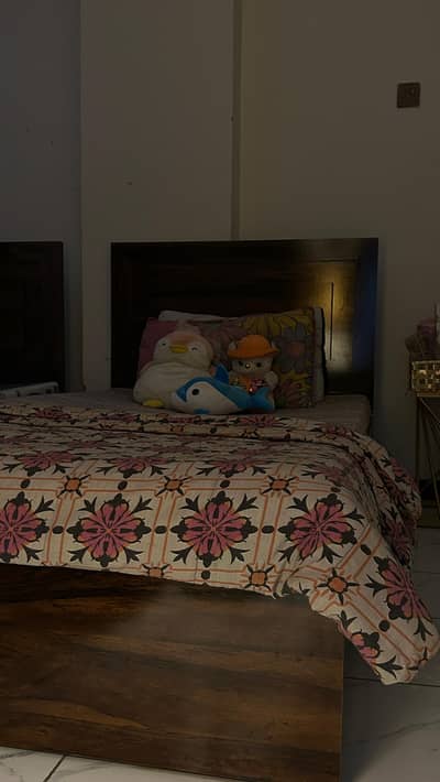 Single Wooden bed