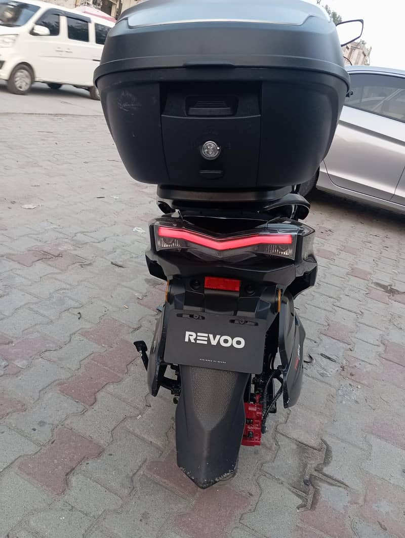 Revoo E 52 2026 3