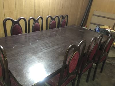 Dinnig table heavy wood with 8 soft chairs