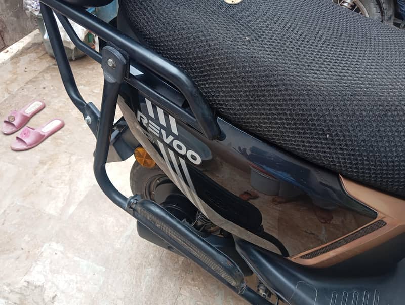 Revoo A12 5