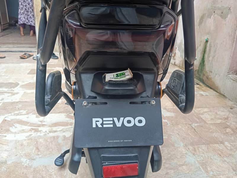 Revoo A12 8