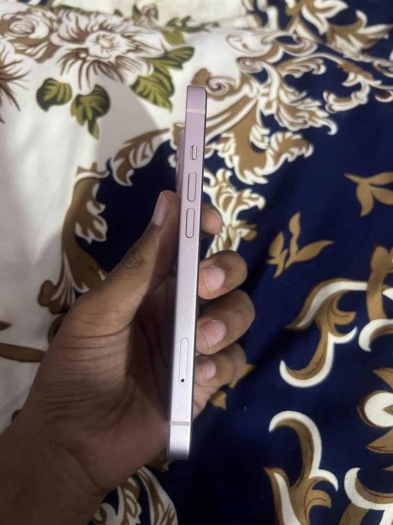 Apple iPhone 13 1
