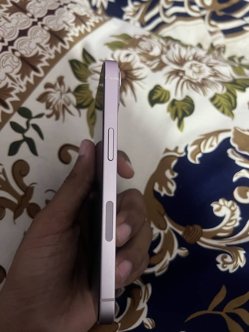 Apple iPhone 13 4