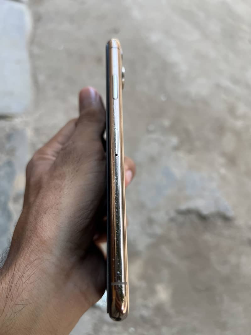 Apple iPhone 11 Pro Max 1