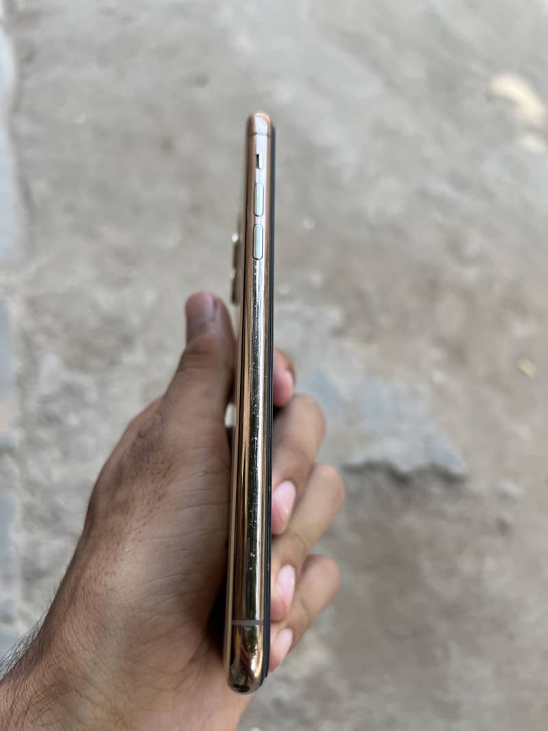 Apple iPhone 11 Pro Max 3