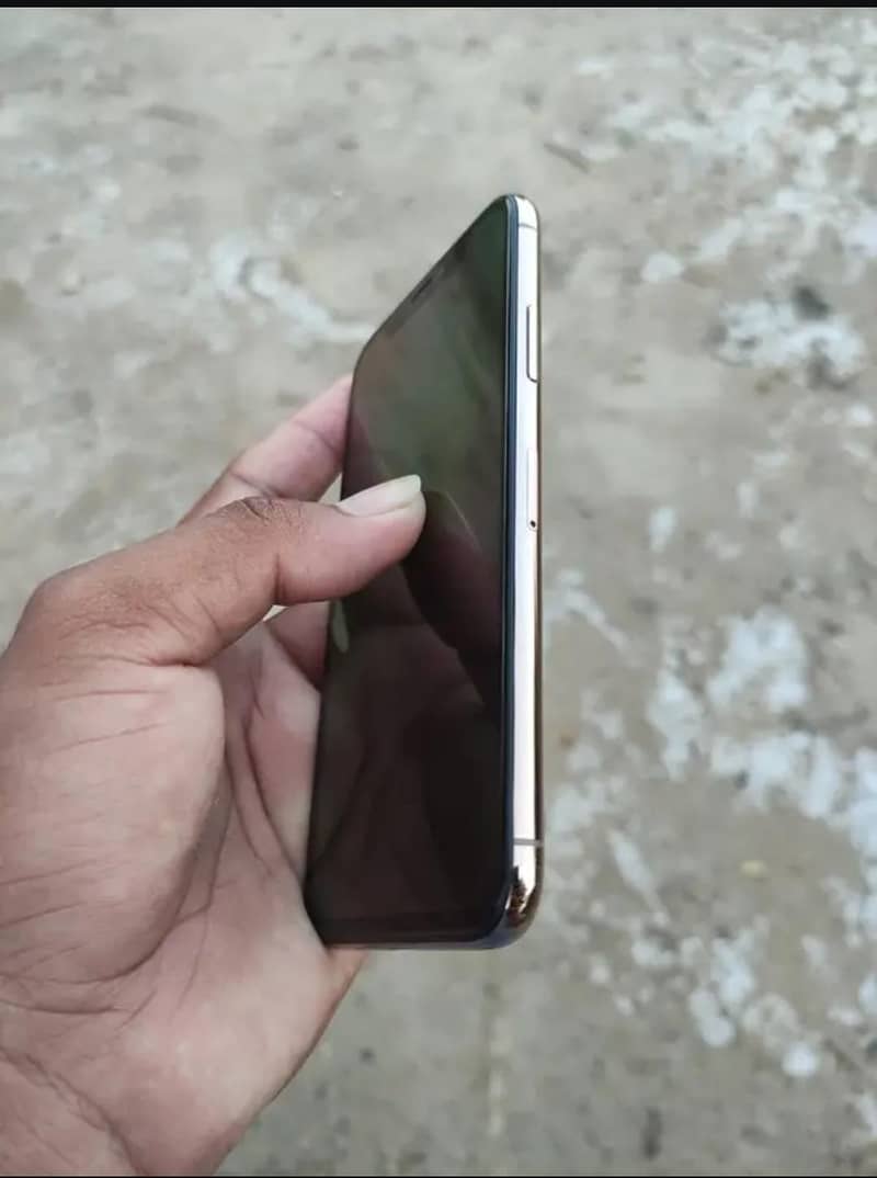 iphone xs 4