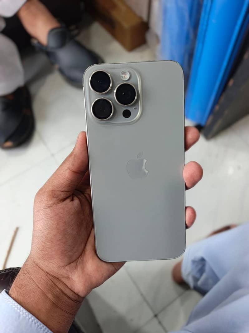 Apple iPhone 15 Pro Max 0