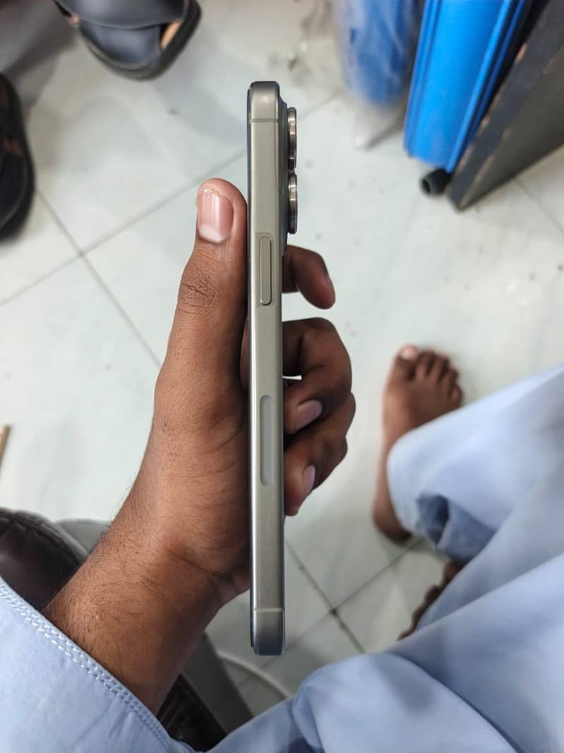 Apple iPhone 15 Pro Max 3