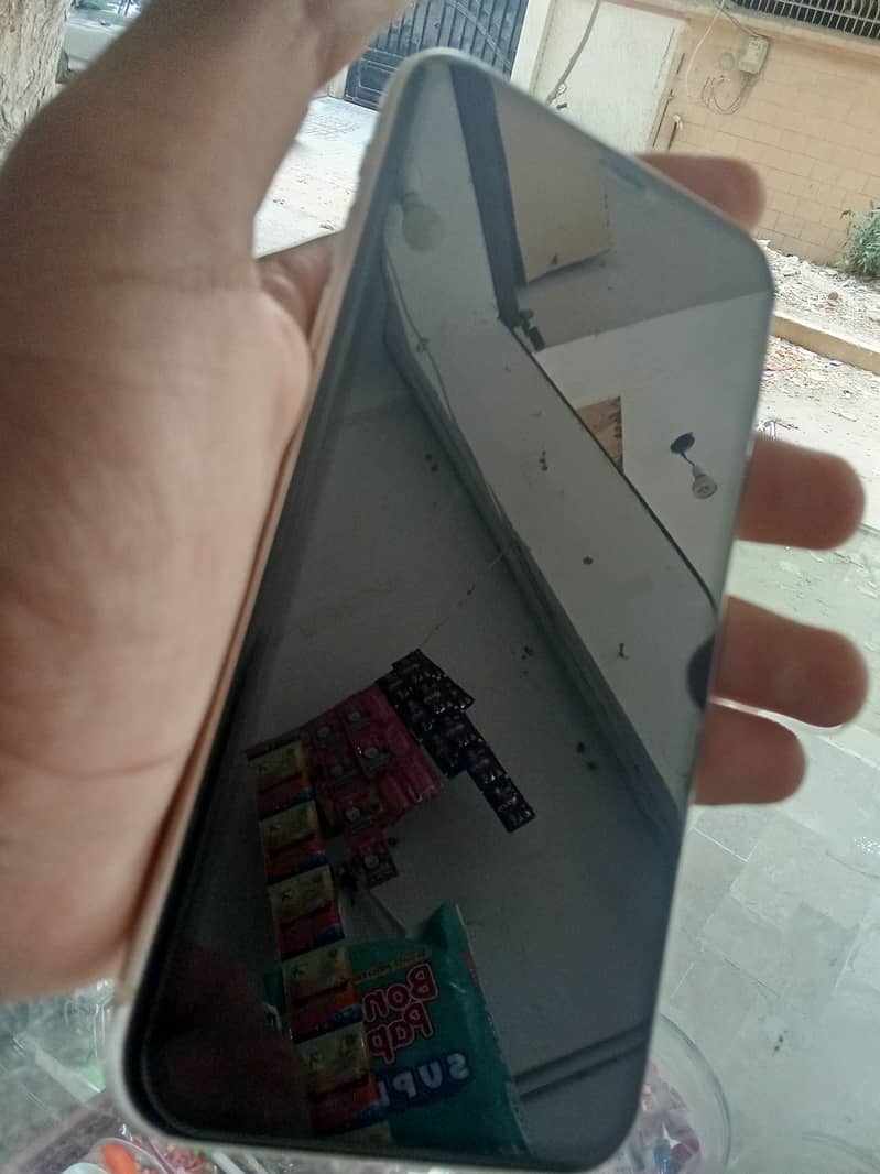 Apple iPhone 11 4