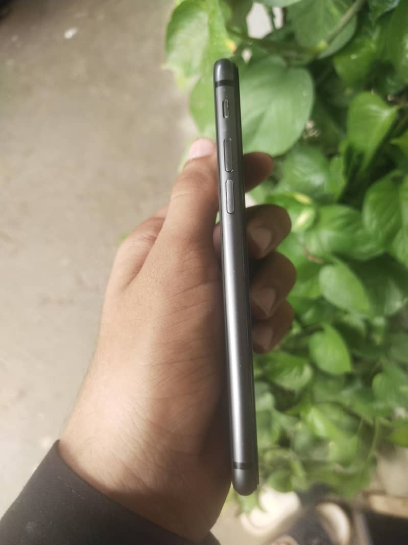 Apple iPhone 8 3