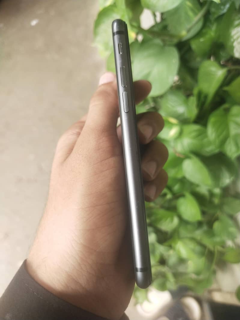 Apple iPhone 8 4